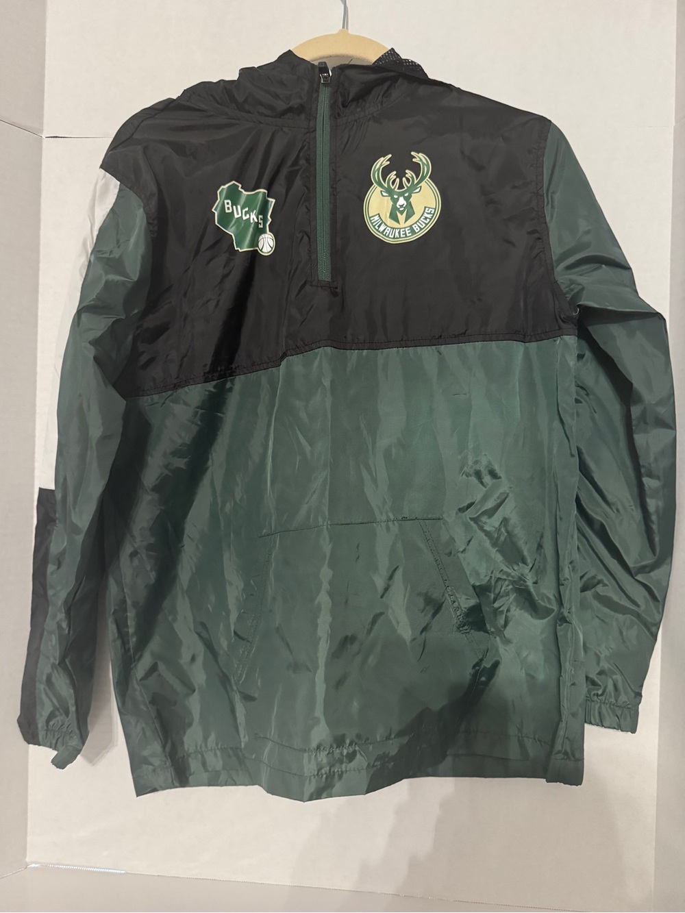 NBA Milwaukee Bucks Green and Black Half-Zip Windbreaker Youth XL